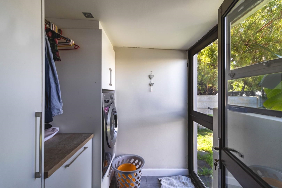 4 Bedroom Property for Sale in Sandbaai Western Cape